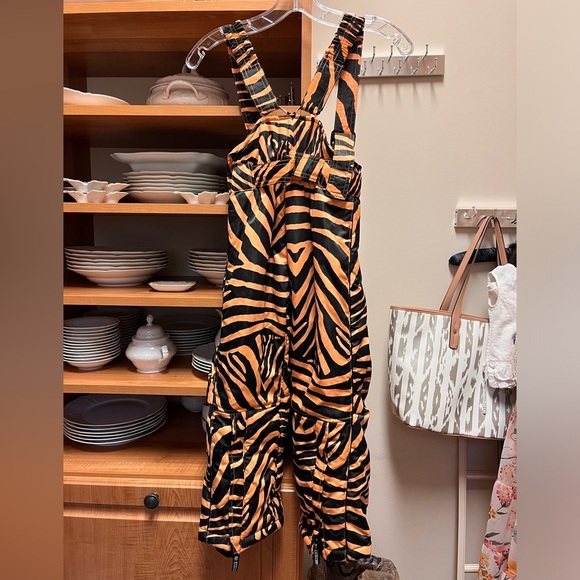 EX-10 kids tiger/zebra print Ski bibs vest jacket Size 6 childrens 116 Euro - Picture 6 of 11
